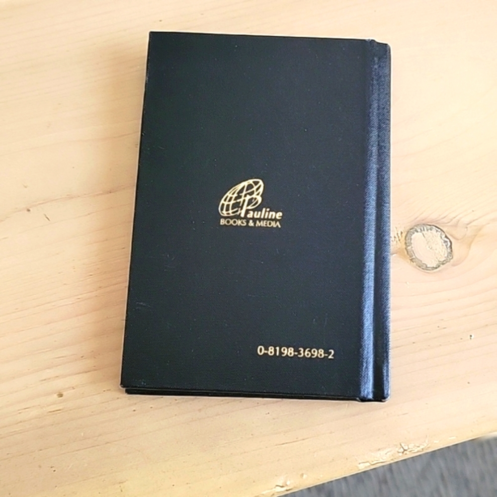 First Communion Remembrance Bible - Picture 2 of 5